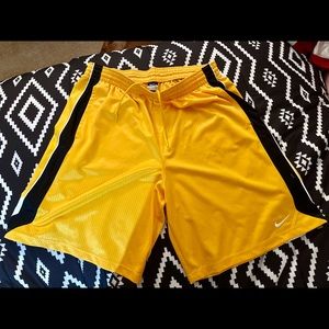 Mens XXL Nike shorts, yellow
